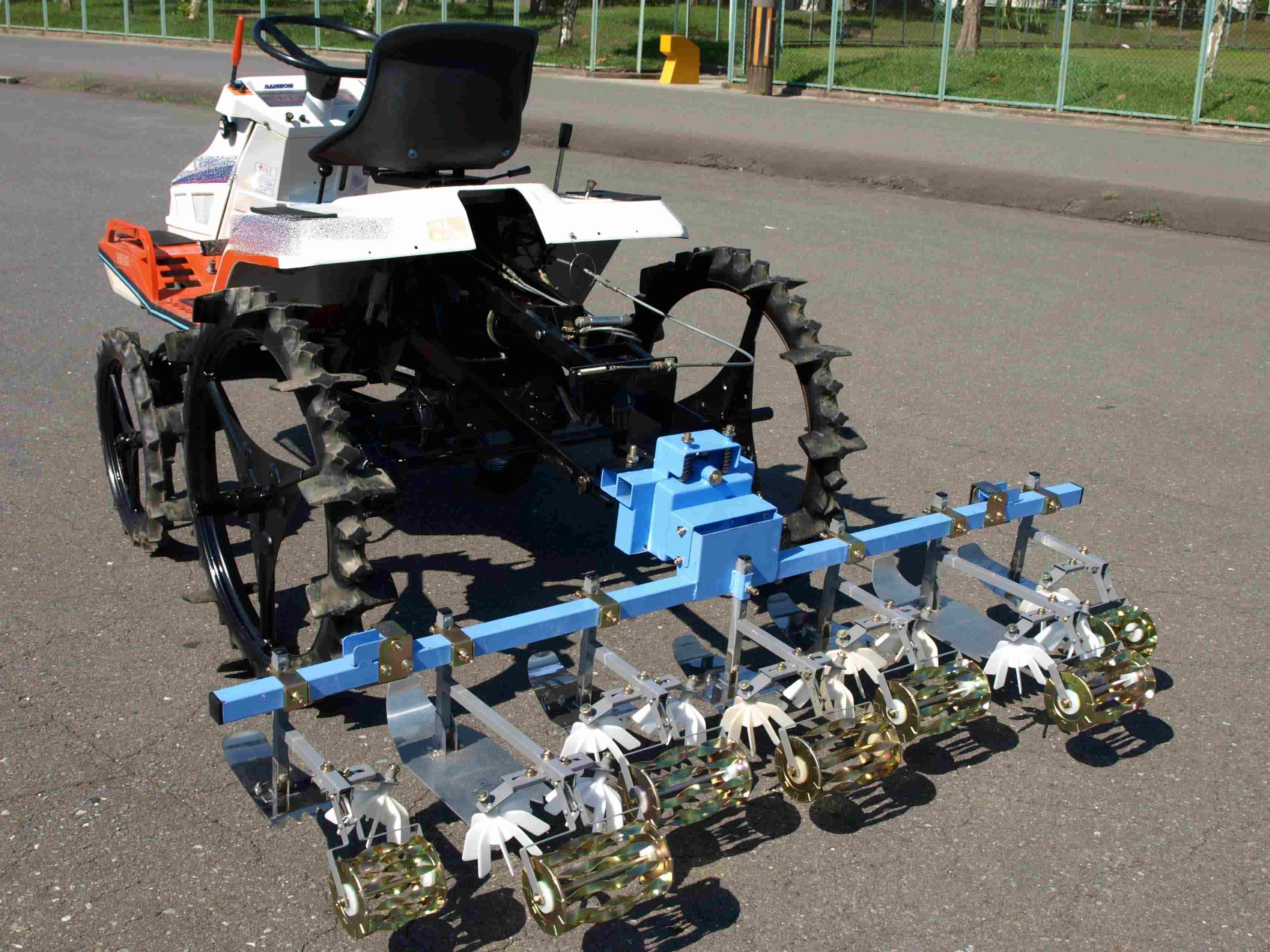 田植え機アタッチメント除草機あめんぼ号AT美善SPW-61