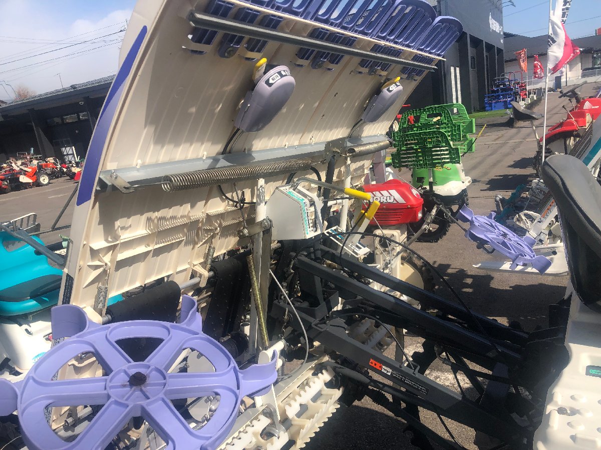 中古田植機 2063 三菱農機 乗用田植機 LE4: 機体寸法2590ｍｍ×1560ｍｍ×1385ｍｍ 出力:7.5馬力の商品画像9