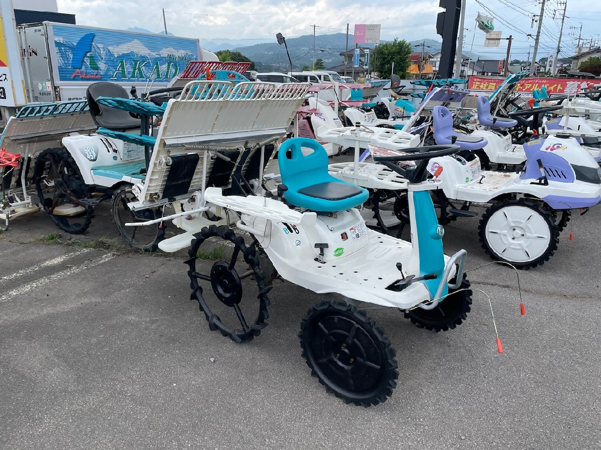 中古田植機 クボタ 乗用田植機 JC3 機体寸法:2010×1250×1120 出力4.3ps 使用燃料/容量:ガソリン/3.0Lの商品画像3