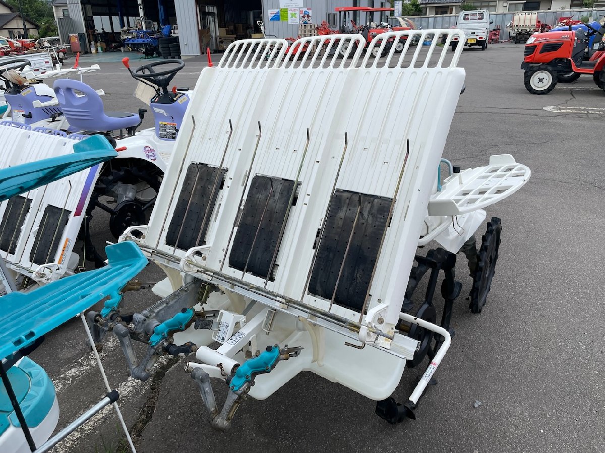 中古田植機 クボタ 乗用田植機 JC3 機体寸法:2010×1250×1120 出力4.3ps 使用燃料/容量:ガソリン/3.0Lの商品画像5
