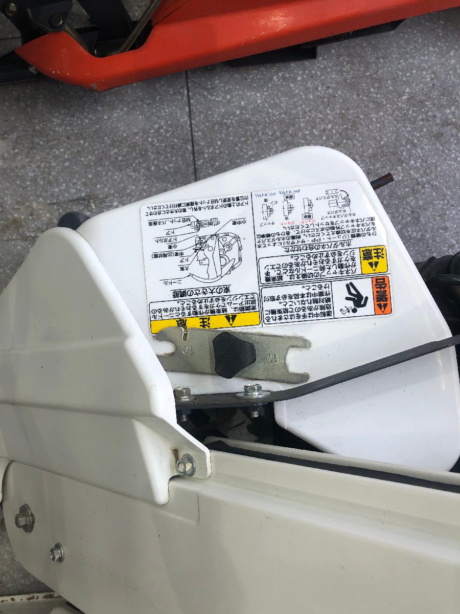  中古バインダー クボタ バインダー RJN55 機体寸法:1770×795×1070 出力3.6ps 使用燃料/容量:ガソリン/2.4Lの商品画像10