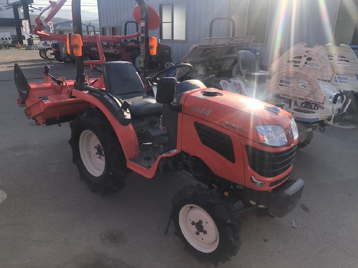  中古トラクター 【地域限定自宅配送】クボタ トラクター JB14 機体寸法:2020×960×1810(mm) 出力10.7ps 使用燃料/容量:ディーゼル軽油/14L